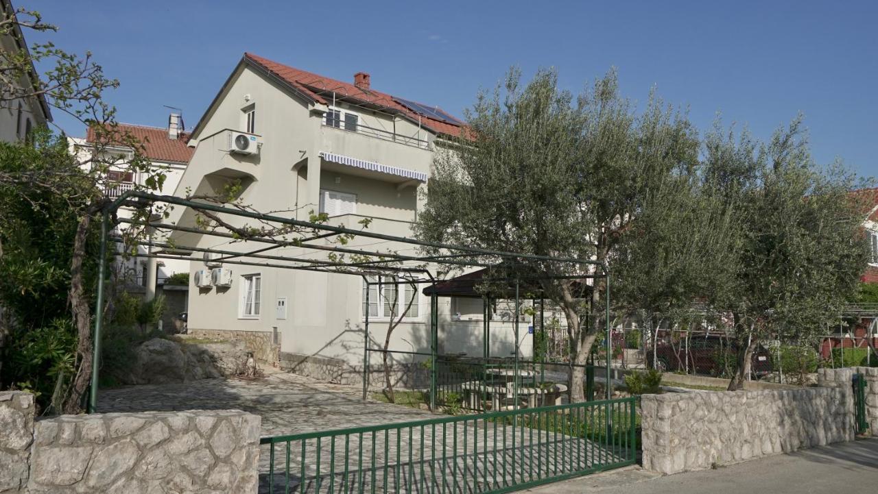 Apartments Bestak Krk Town Exterior foto