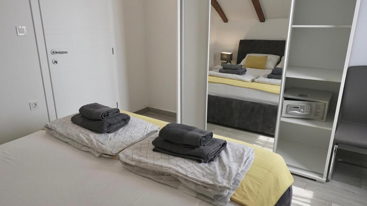 Apartments Bestak Krk Town Exterior foto